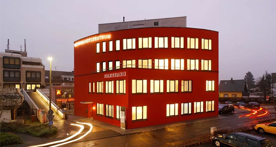 Gebäudeaufnahme Außenansicht Praxisklinik Bornheim 