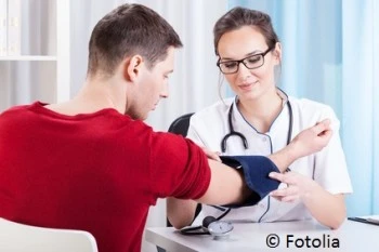Die Gefahr von Bluthochdruck erkennen und behandeln